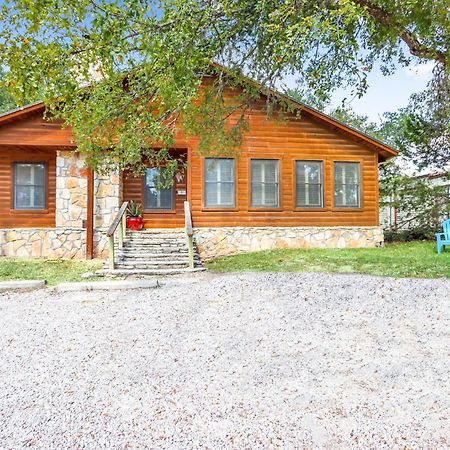 Wimberley Log Cabins Resort And Suites- The Oak Lodge المظهر الخارجي الصورة
