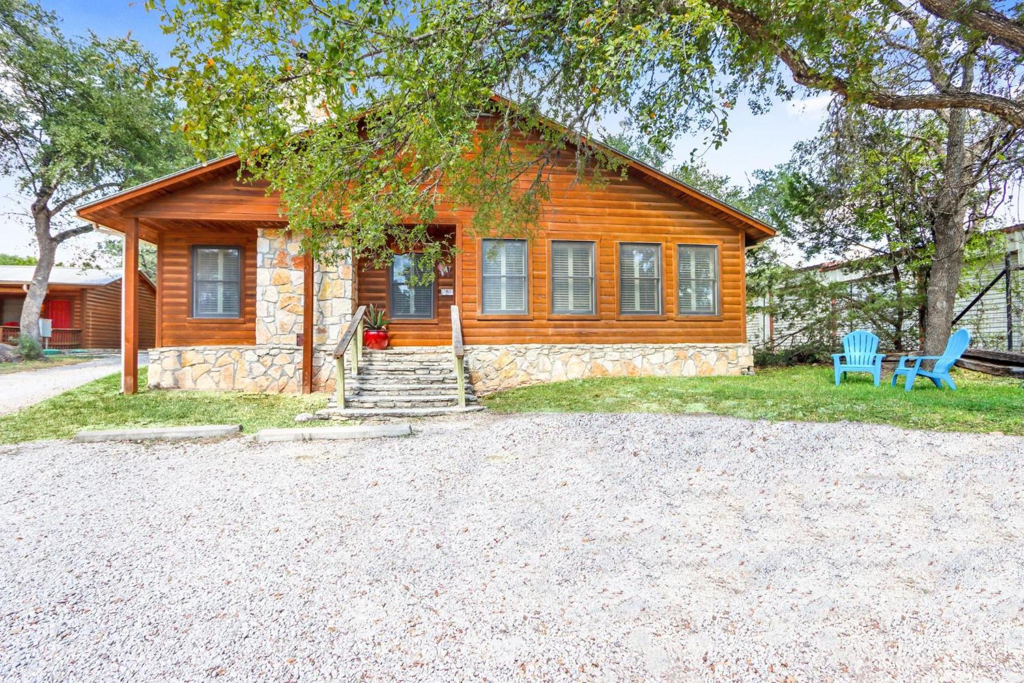 Wimberley Log Cabins Resort And Suites- The Oak Lodge المظهر الخارجي الصورة