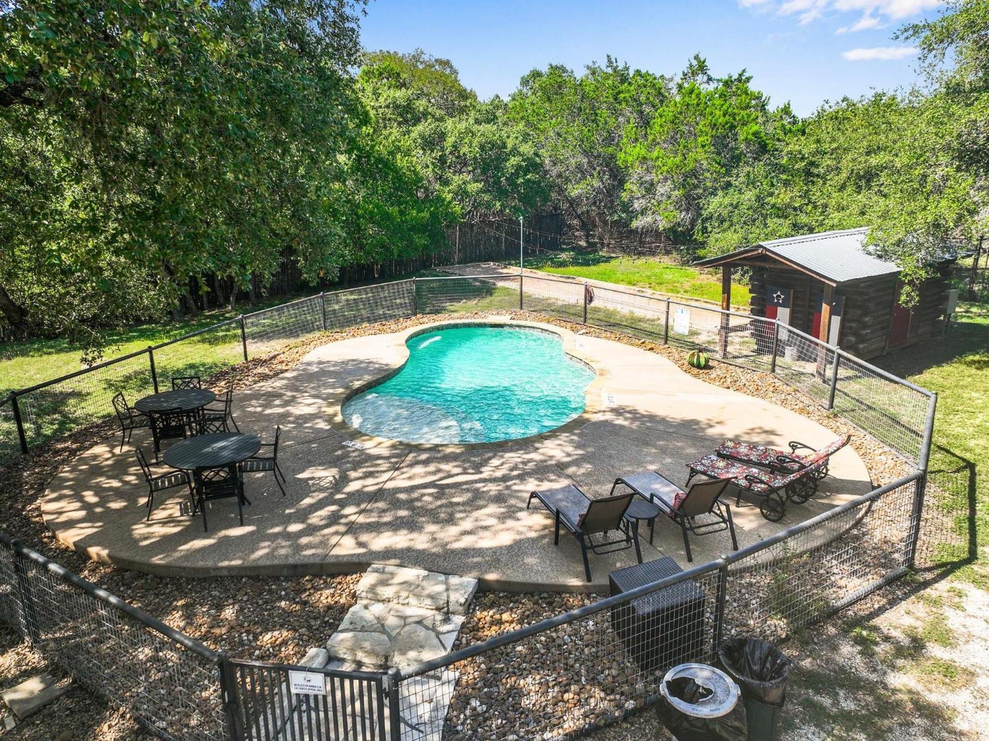Wimberley Log Cabins Resort And Suites- The Oak Lodge المظهر الخارجي الصورة