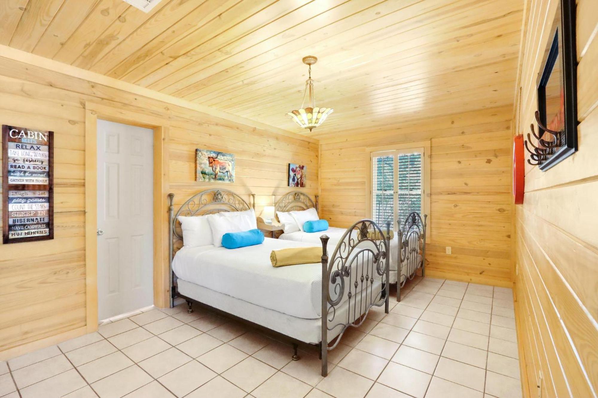 Wimberley Log Cabins Resort And Suites- The Oak Lodge المظهر الخارجي الصورة