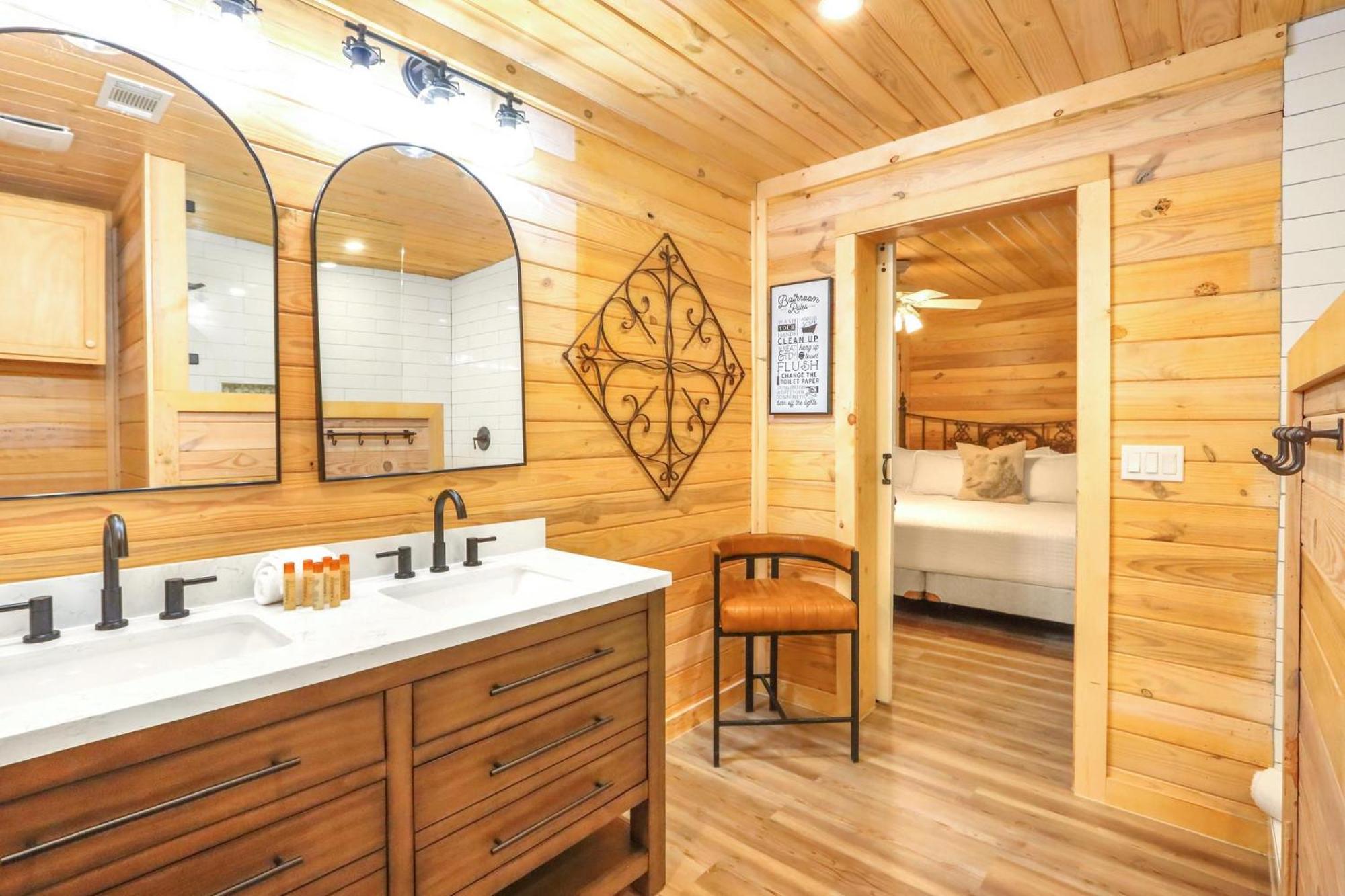 Wimberley Log Cabins Resort And Suites- The Oak Lodge المظهر الخارجي الصورة