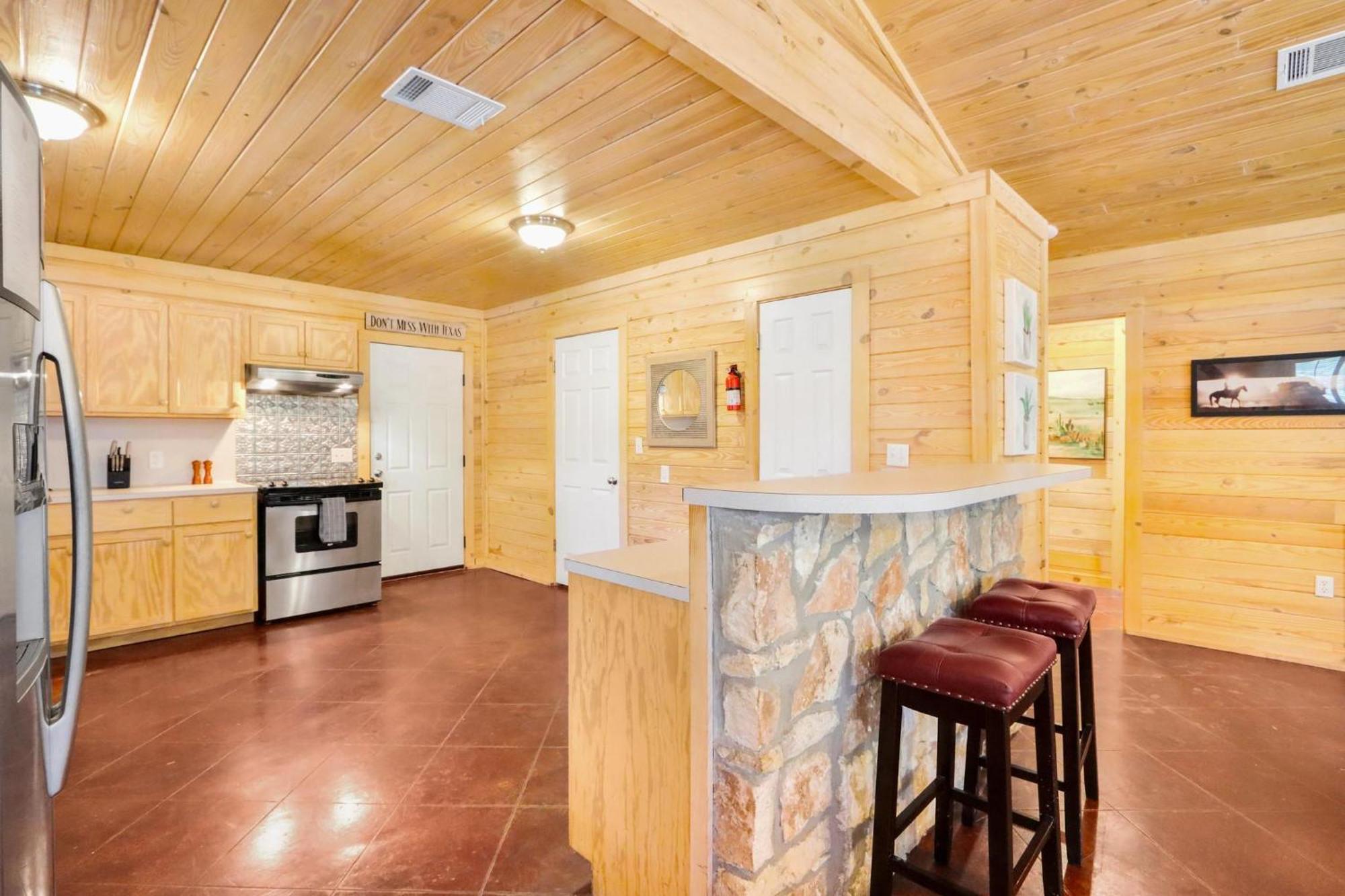 Wimberley Log Cabins Resort And Suites- The Oak Lodge المظهر الخارجي الصورة