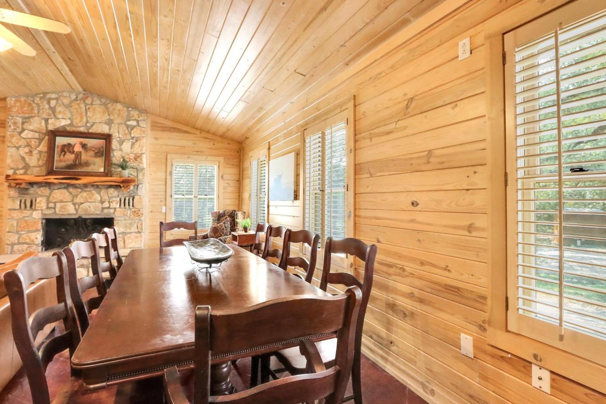 Wimberley Log Cabins Resort And Suites- The Oak Lodge المظهر الخارجي الصورة