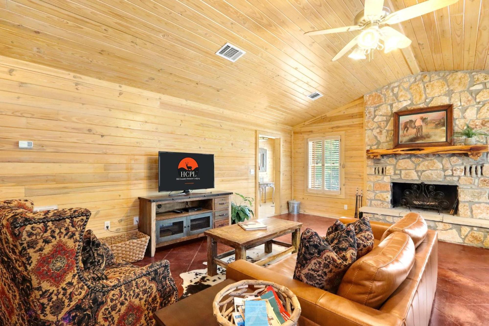 Wimberley Log Cabins Resort And Suites- The Oak Lodge المظهر الخارجي الصورة