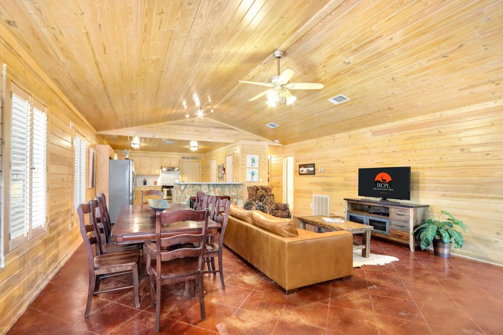 Wimberley Log Cabins Resort And Suites- The Oak Lodge المظهر الخارجي الصورة