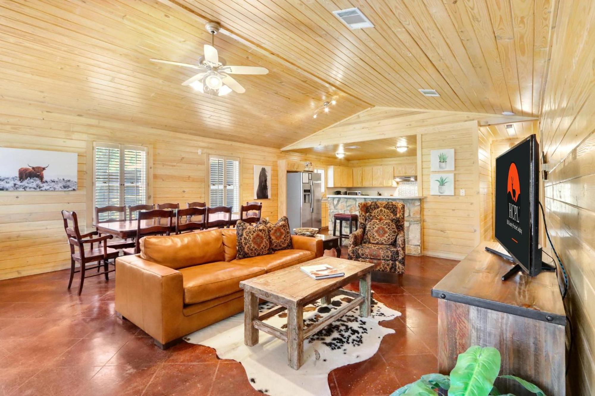 Wimberley Log Cabins Resort And Suites- The Oak Lodge المظهر الخارجي الصورة